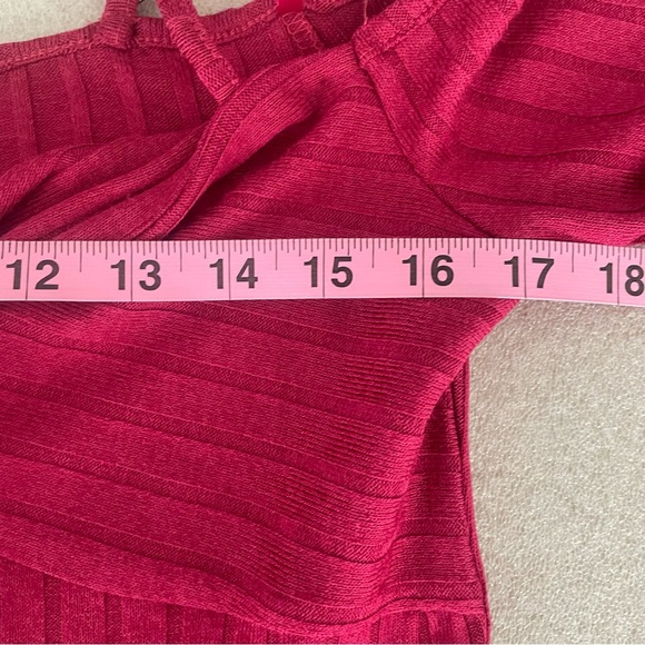BCBGMAXAZRIA Red Cold Shoulder Knit Top Size Medium - Picture 4 of 8